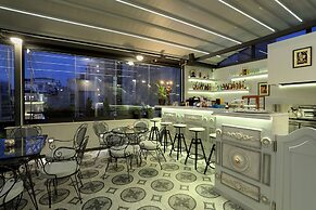 V1935 Luxurious Apartments