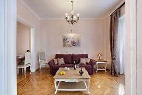 V1935 Luxurious Apartments