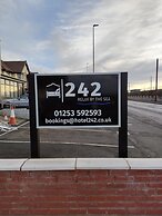 Hotel 242