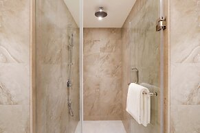 Lemon Tree Premier Mumbai Intl. Airport