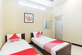 Super OYO 890 Dewi Fortuna Guest House