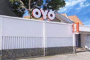 Super OYO 890 Dewi Fortuna Guest House