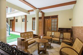 Super OYO 890 Dewi Fortuna Guest House