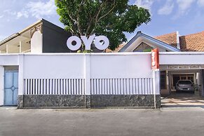 Super OYO 890 Dewi Fortuna Guest House