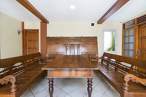 Super OYO 890 Dewi Fortuna Guest House