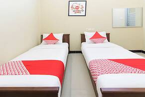 Super OYO 890 Dewi Fortuna Guest House