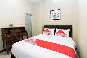 Super OYO 890 Dewi Fortuna Guest House