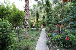 Oran Pansiyon Agac Evler