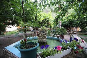 Oran Pansiyon Agac Evler