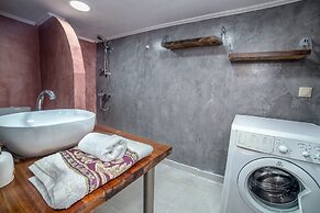 Kiritsis Stylish Apartment