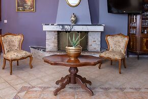 Kiritsis Stylish Apartment