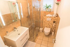 Luxury Apartment & Penthouse Villa