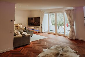 Luxury Apartment & Penthouse Villa