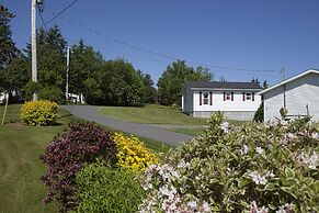Anne's Windy Poplars Cottage Resort