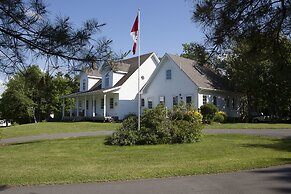 Anne's Windy Poplars Cottage Resort