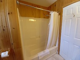 Anne's Windy Poplars Cottage Resort