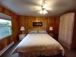 Anne's Windy Poplars Cottage Resort