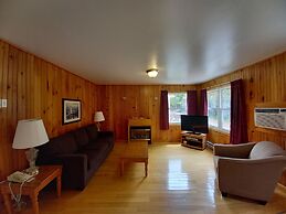 Anne's Windy Poplars Cottage Resort