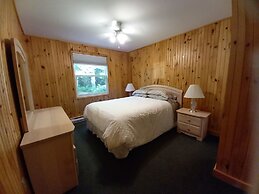 Anne's Windy Poplars Cottage Resort