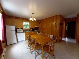 Anne's Windy Poplars Cottage Resort