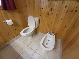 Anne's Windy Poplars Cottage Resort