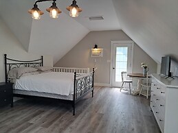 Anne's Windy Poplars Cottage Resort