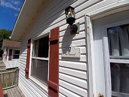 Anne's Windy Poplars Cottage Resort
