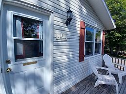 Anne's Windy Poplars Cottage Resort