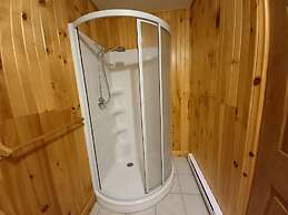 Anne's Windy Poplars Cottage Resort