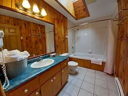 Anne's Windy Poplars Cottage Resort