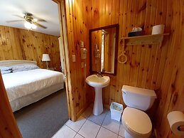 Anne's Windy Poplars Cottage Resort