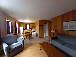 Anne's Windy Poplars Cottage Resort