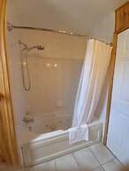 Anne's Windy Poplars Cottage Resort