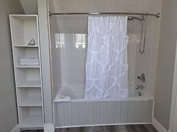 Anne's Windy Poplars Cottage Resort