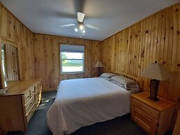 Anne's Windy Poplars Cottage Resort