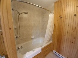 Anne's Windy Poplars Cottage Resort