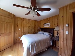 Anne's Windy Poplars Cottage Resort