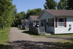 Anne's Windy Poplars Cottage Resort