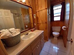 Anne's Windy Poplars Cottage Resort