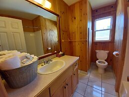 Anne's Windy Poplars Cottage Resort