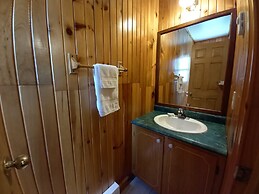 Anne's Windy Poplars Cottage Resort