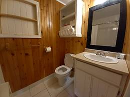 Anne's Windy Poplars Cottage Resort