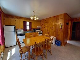 Anne's Windy Poplars Cottage Resort