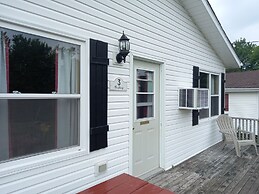 Anne's Windy Poplars Cottage Resort