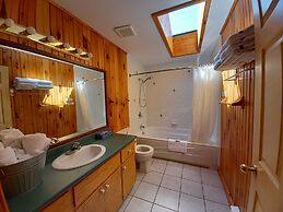 Anne's Windy Poplars Cottage Resort