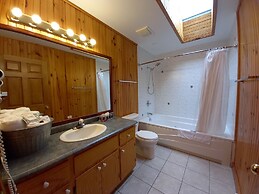 Anne's Windy Poplars Cottage Resort