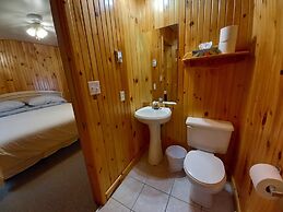 Anne's Windy Poplars Cottage Resort