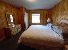 Anne's Windy Poplars Cottage Resort