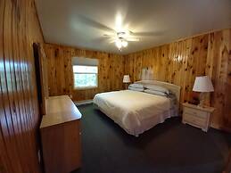 Anne's Windy Poplars Cottage Resort