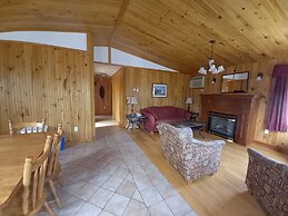 Anne's Windy Poplars Cottage Resort